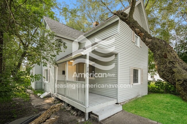 Building Photo - 743 Diamond Ave
