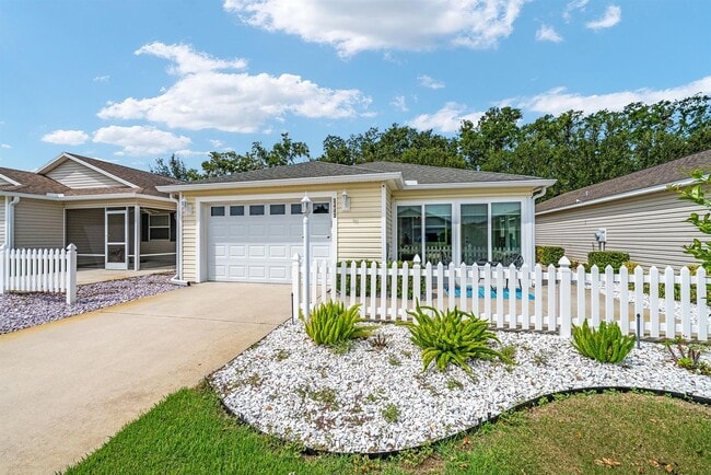 Building Photo - Furnished Annual Rental – Near Brownwood Town Square