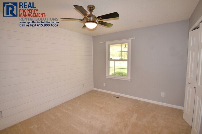 Building Photo - Amazing 4 bd 3 bath home! Fenced in yard, Attached garage and Bonus room, washer and dryer included!