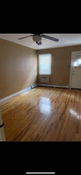 Building Photo - 1723 Shore Pky