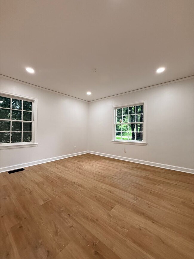 Building Photo - Completely renovated 5-bedroom, 3-bathroom home in the highly desirable Dalraida