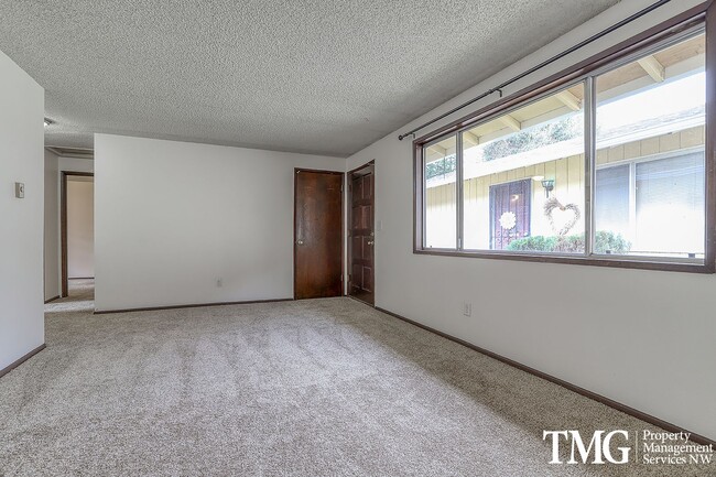 Building Photo - New Carpet & Fresh Paint, Dog Friendly!!
