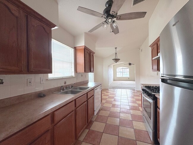 Building Photo - East El Paso 3 bed Refrig A/C