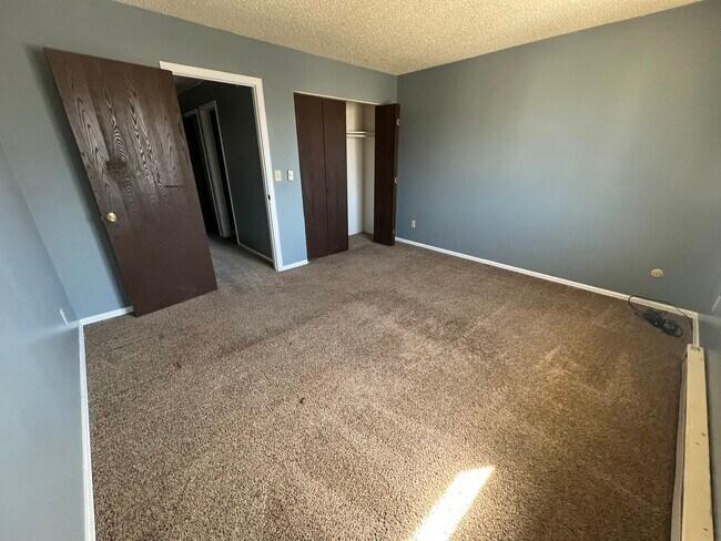 Building Photo - 44 Royal Crest Dr