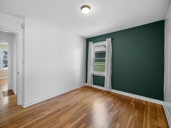 Building Photo - Spacious 4-Bedroom Home w/large Outdoor Sp...