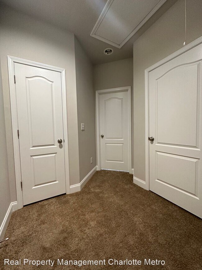 Building Photo - 2 br, 2.5 bath House - 1122 Dean Hall Lane