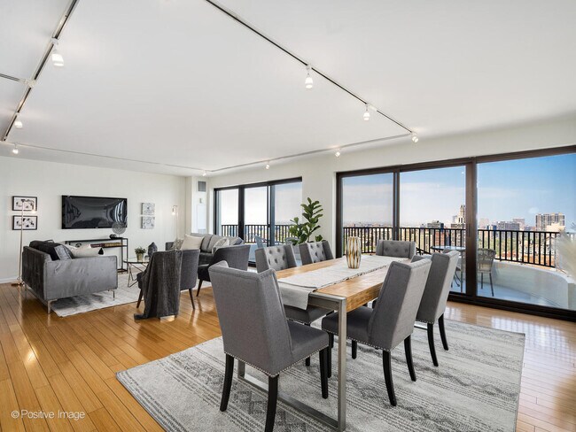 Building Photo - 2020 N Lincoln Park W