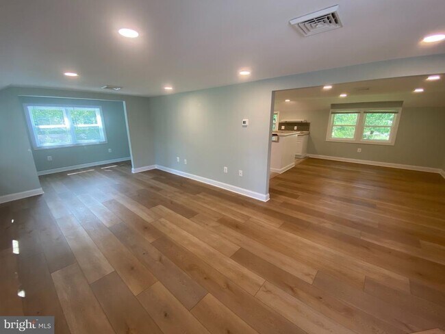Building Photo - 538 Durham Rd