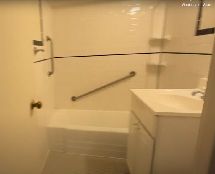 Building Photo - 16 Monmouth Ct