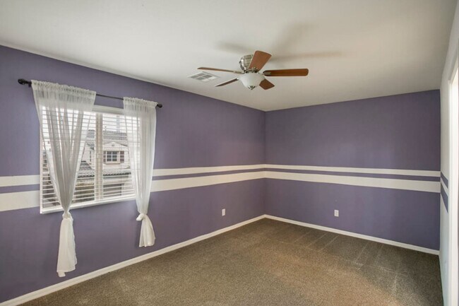 Building Photo - 3 Story Home With Large Loft IN Providence