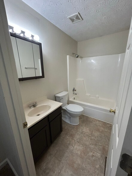 Building Photo - 105 O Roark Ave