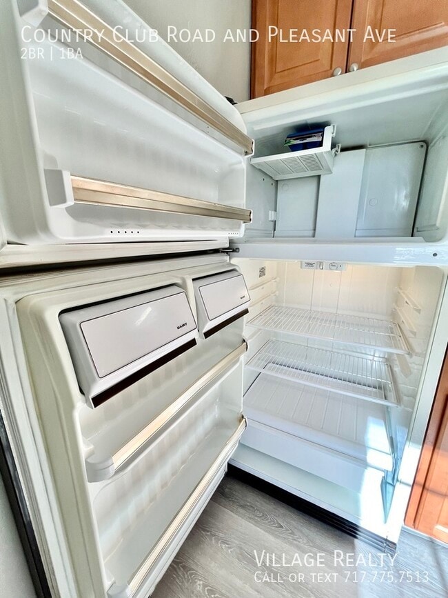 Building Photo - 605 Country Club Rd