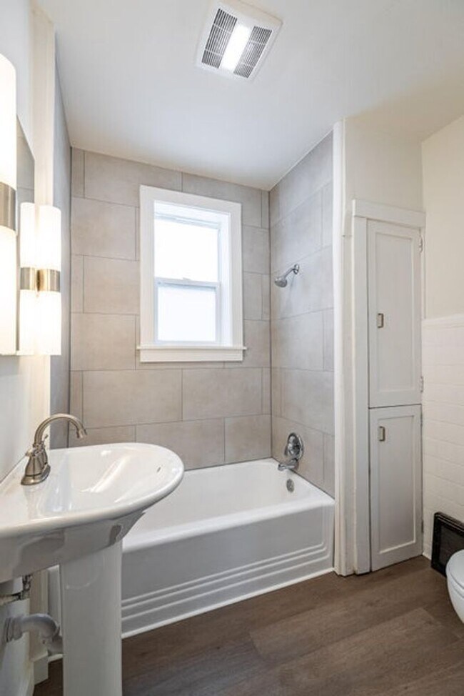 Building Photo - 3-4BR Rent or Rent to Own with New Kitchen and Garage!