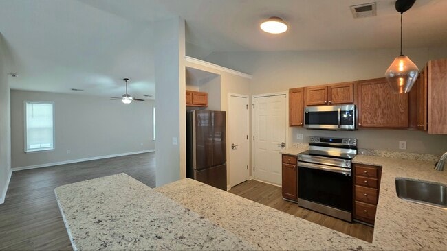 Building Photo - 920 Silvercrest Dr