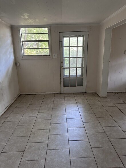 Building Photo - 2104 Emogene St
