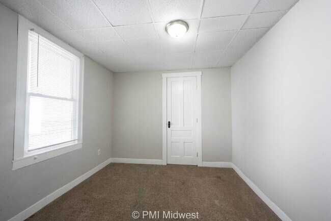 Building Photo - 411 S East St