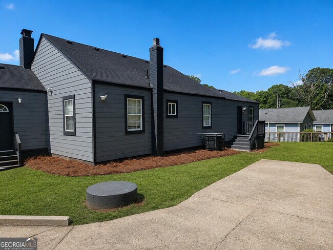 Building Photo - 3051 Delmar Ln NW