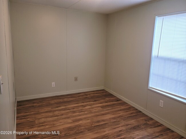 Building Photo - 5323 S Knobhill Terrace