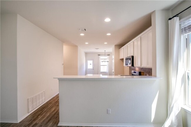 Building Photo - 260 La Dera Dr
