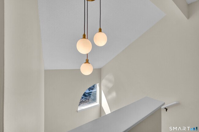 Building Photo - 925 Oronoke Rd