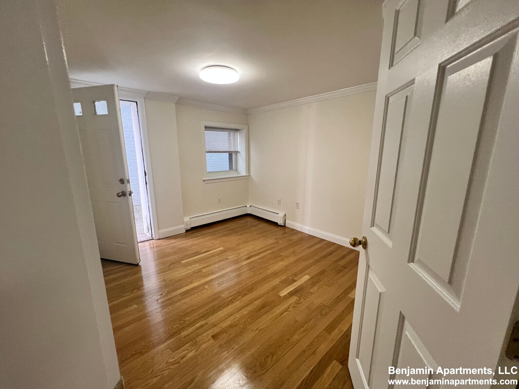 Building Photo - 1529 Beacon St