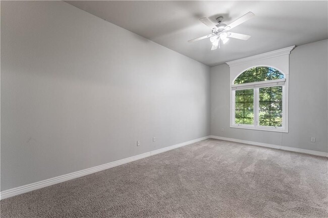 Building Photo - 2612 S Everest Ave