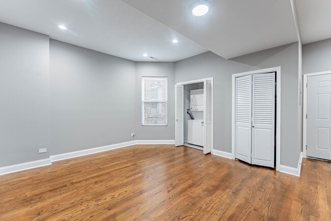 Building Photo - 4250 W Van Buren St