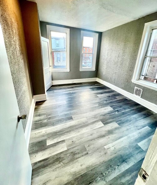 Building Photo - 3241 N Sydenham St