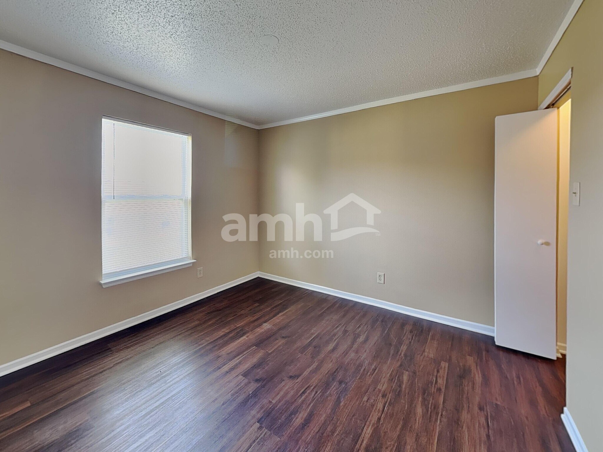 Building Photo - 8450 Ash Grove Dr