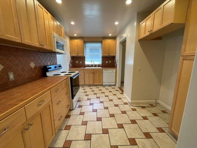 Building Photo - Cute Arden Park 2 Bedroom