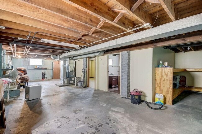 Building Photo - 2006 Grand Ave