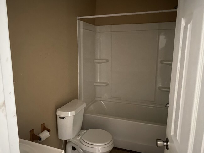 Building Photo - 5770 Aftonshire Dr