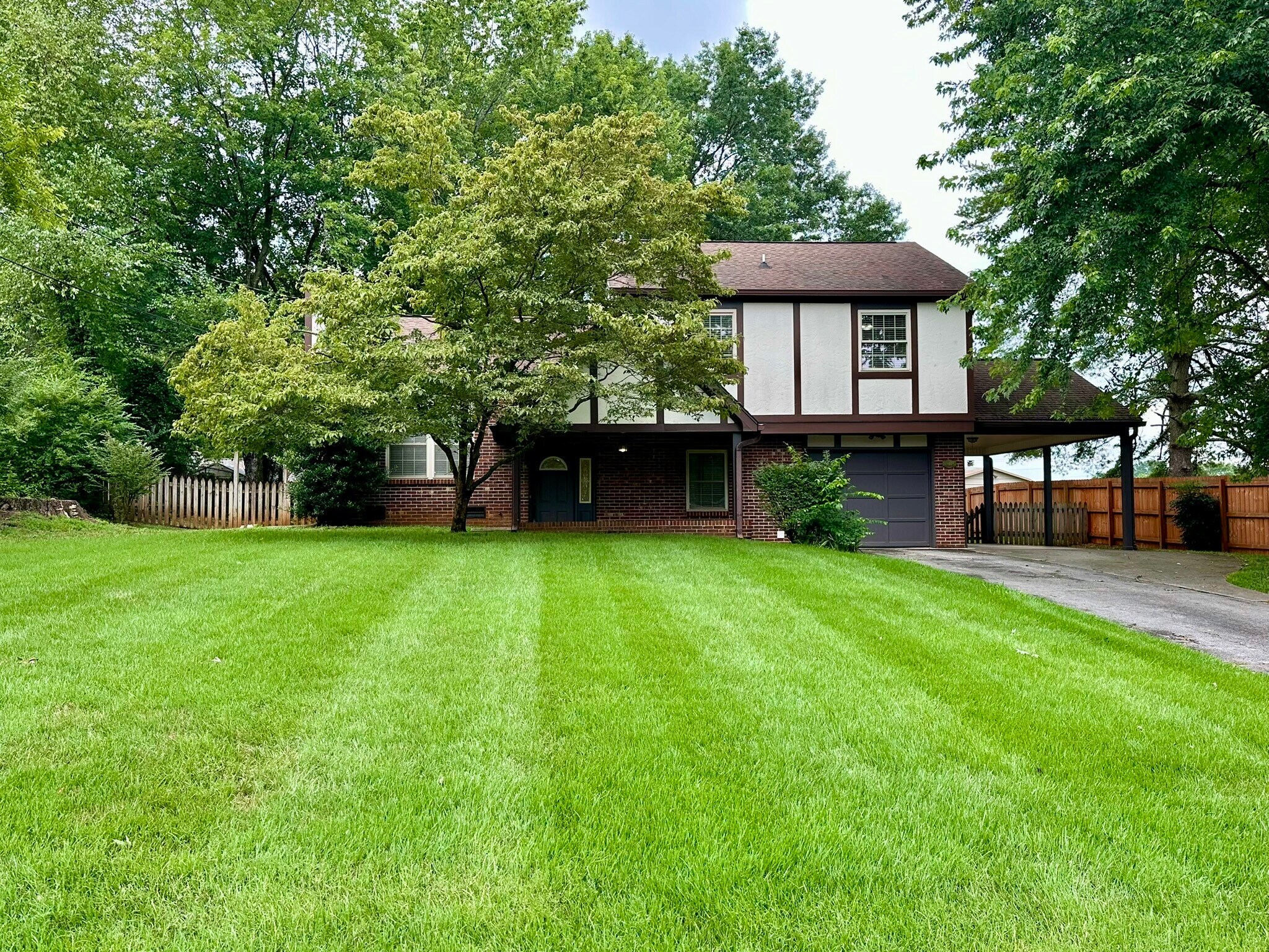 Building Photo - 1812 Sedgewick Dr
