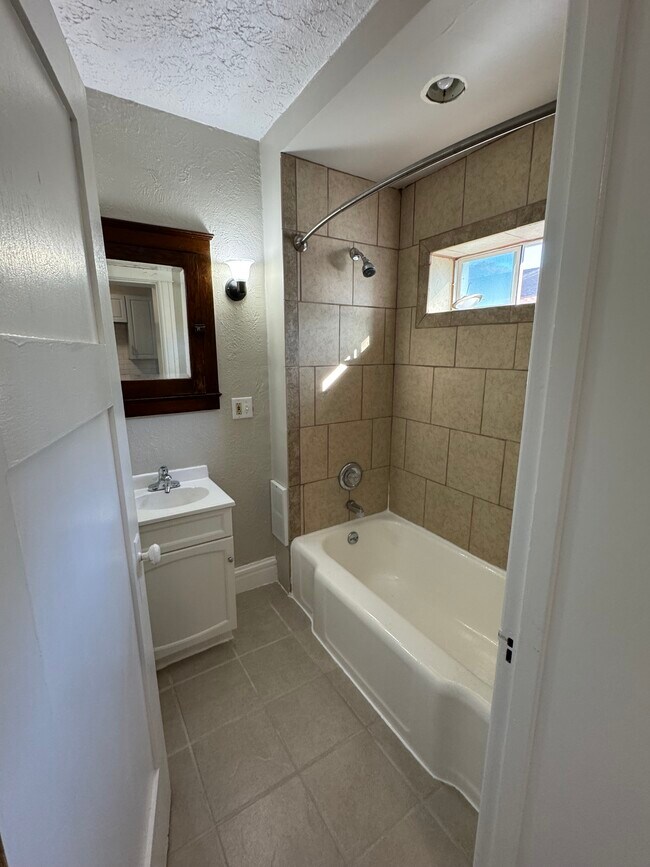 Building Photo - 2 Arbor St