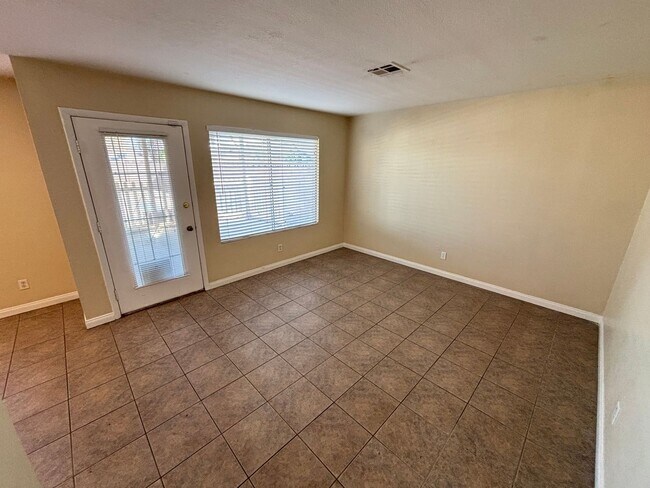 Building Photo - Spacious 3BED/3BATH Two story home located...