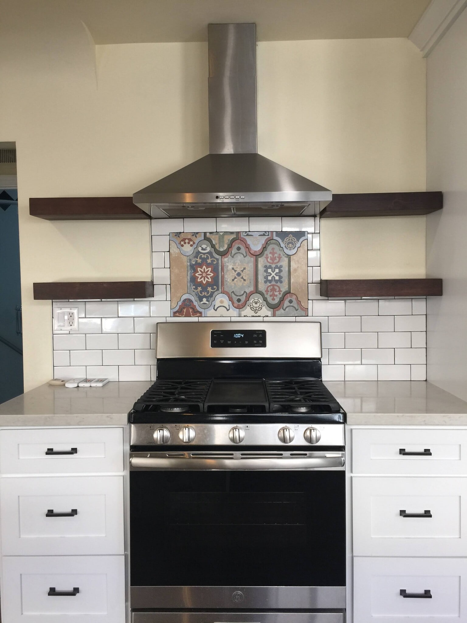 Building Photo - 2120 Laverna Ave