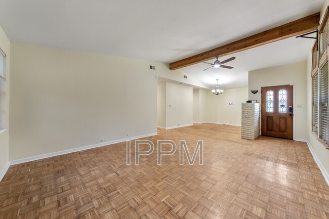 Building Photo - 914 Carrol Ave