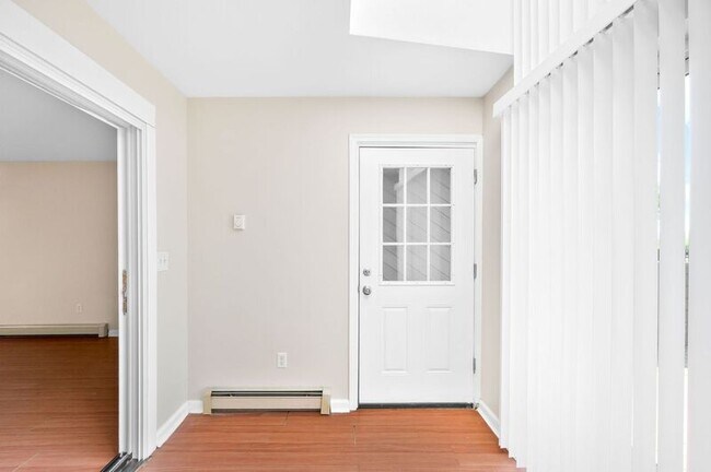 Building Photo - 4744 Edison Ln