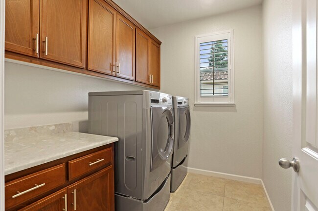 Building Photo - 3920 Purple Finch Ln