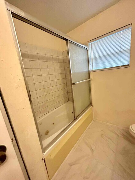 Building Photo - 715 SW 75th St