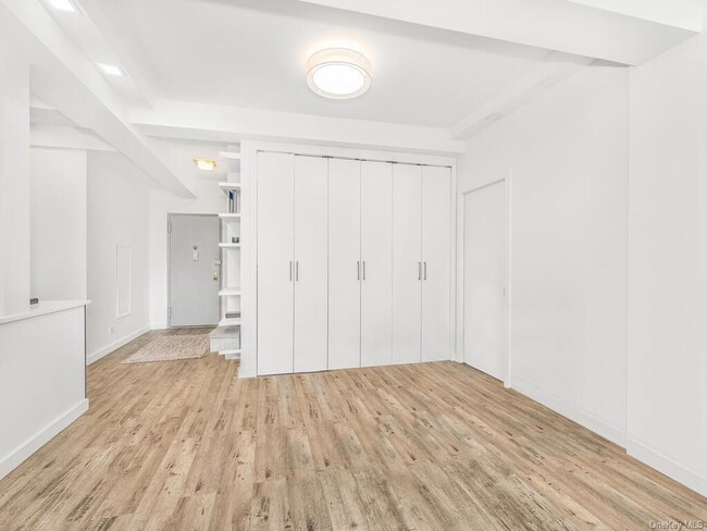 Building Photo - 2465 Palisade Ave