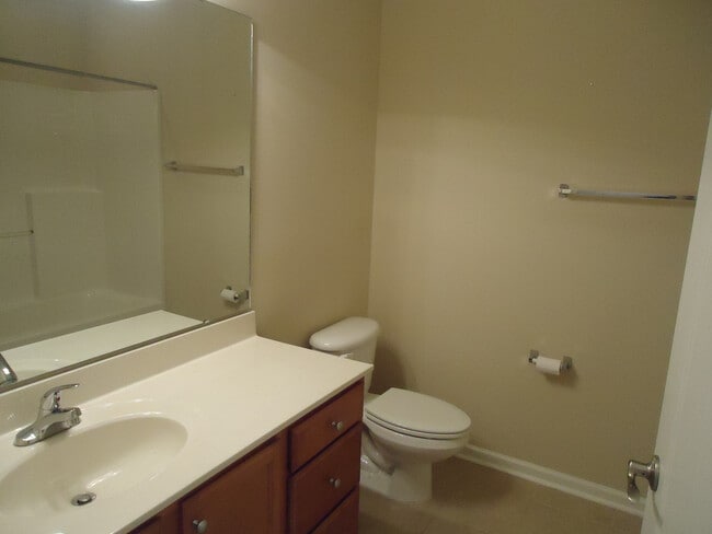 Building Photo - Beautiful 2 (possible 3) Bedroom Condo with ONE CAR GARAGE! Minutes to Bragg and Shopping