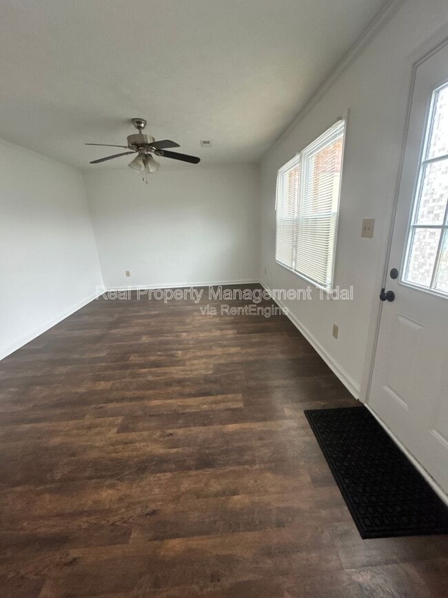 Building Photo - 128 Loch Cir