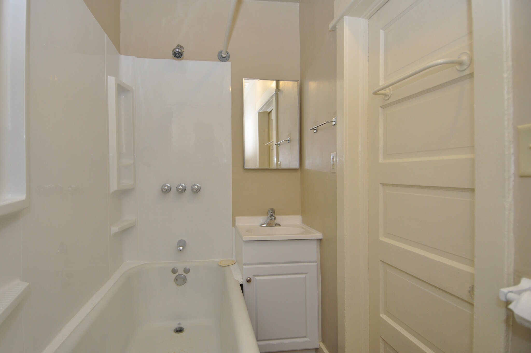 Building Photo - 155 W Paxton Ave