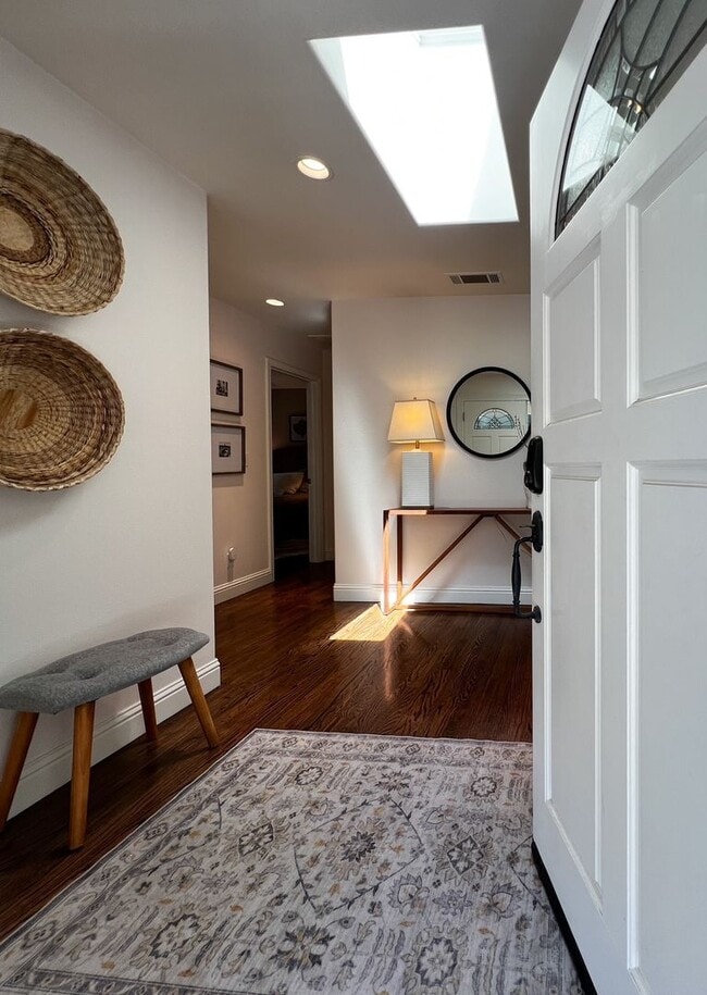 Building Photo - Wine Country Retreat with Guest Cottage & Vineyard Views