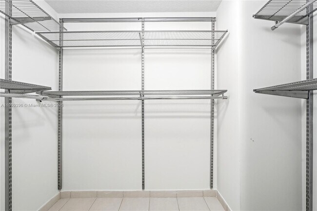 Building Photo - 280 SW 20th Rd