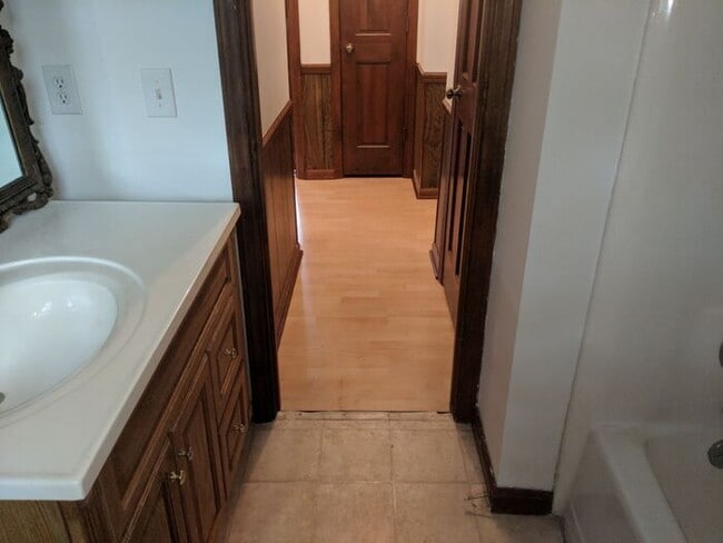 Building Photo - 144 Fern Forest Dr