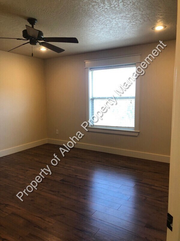 Building Photo - 1250 W Cobblefield Ct