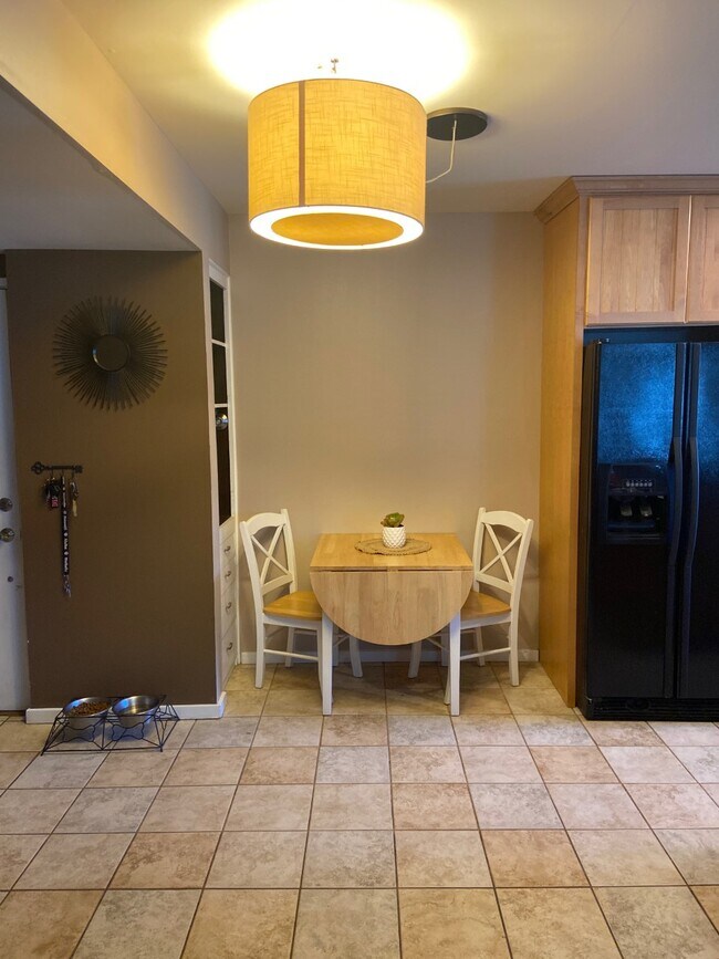 Building Photo - 6 3rd Pl