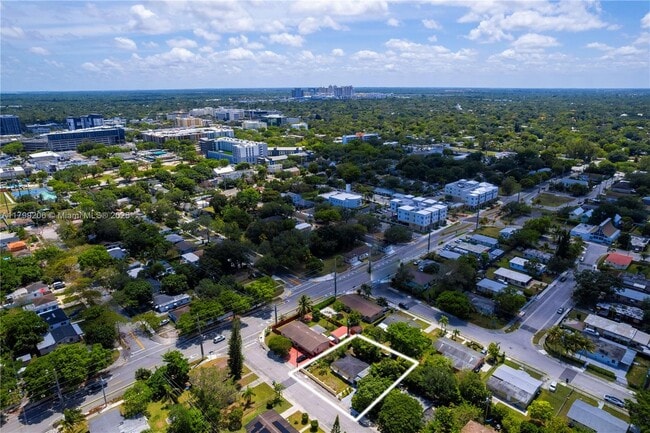 Building Photo - 6320 SW 58th Pl